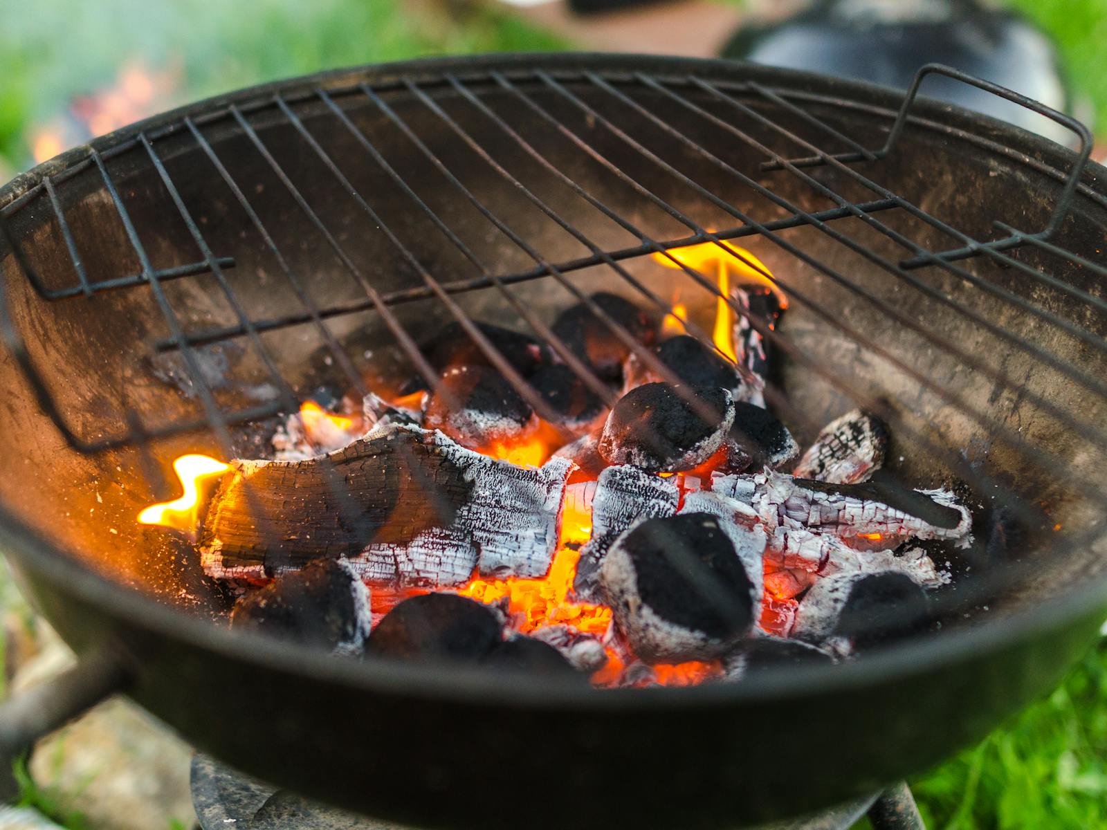 How to Plan the Perfect Bank Holiday BBQ on a Budget: Tips, Recipes, and Money-Saving Hacks